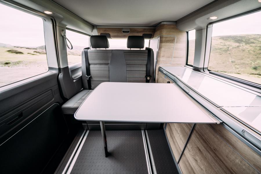 Интерьер Volkswagen California Coast (T6.1) 2020 года  (UK) (фото 22 из 25)